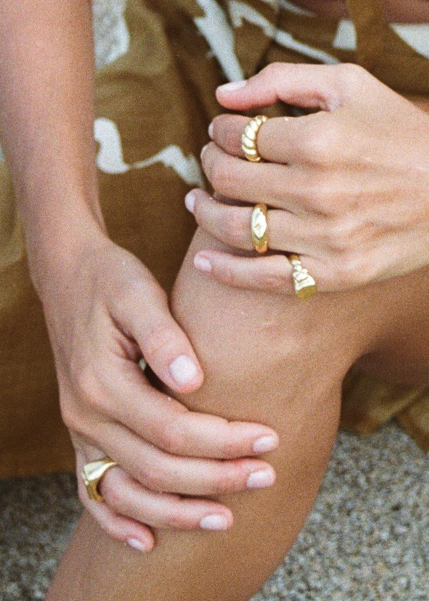ANTIQUE SIGNET | GOLD image 13