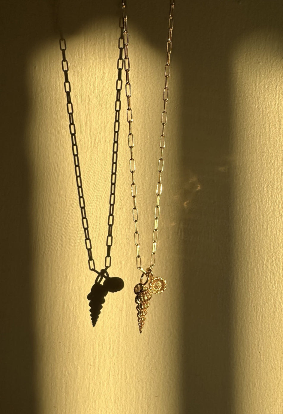 SPIRAL SHELL PENDANT | GOLD image 1