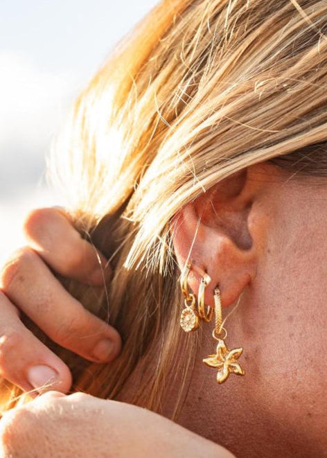 HAWAIIAN FLOWER HOOPS | GOLD image 3