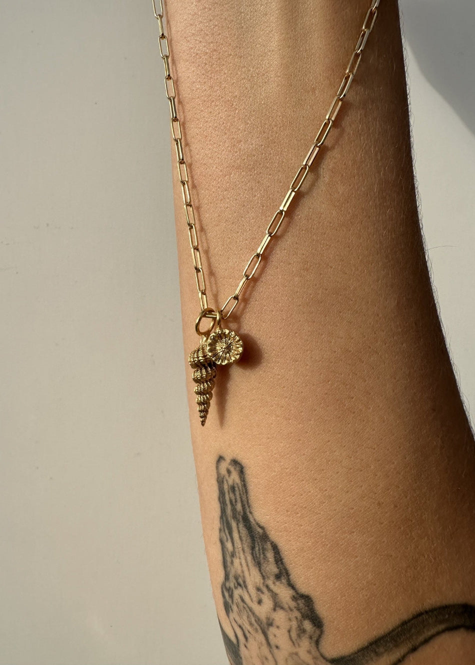 SPIRAL SHELL PENDANT | GOLD image 10