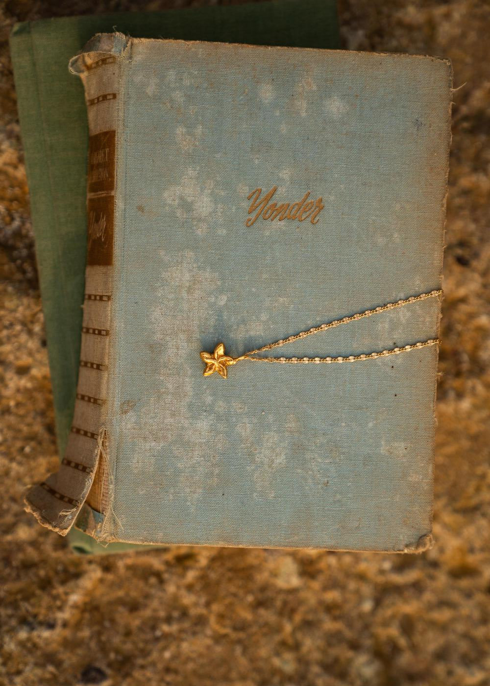 HAWAIIAN FLOWER PENDANT | GOLD image 7