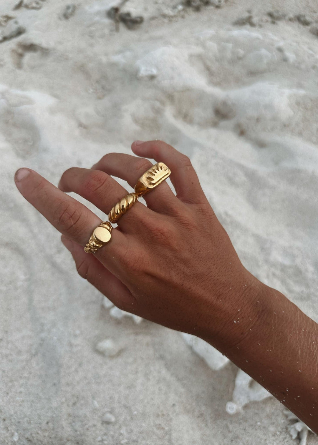 ANTIQUE SIGNET | GOLD image 1