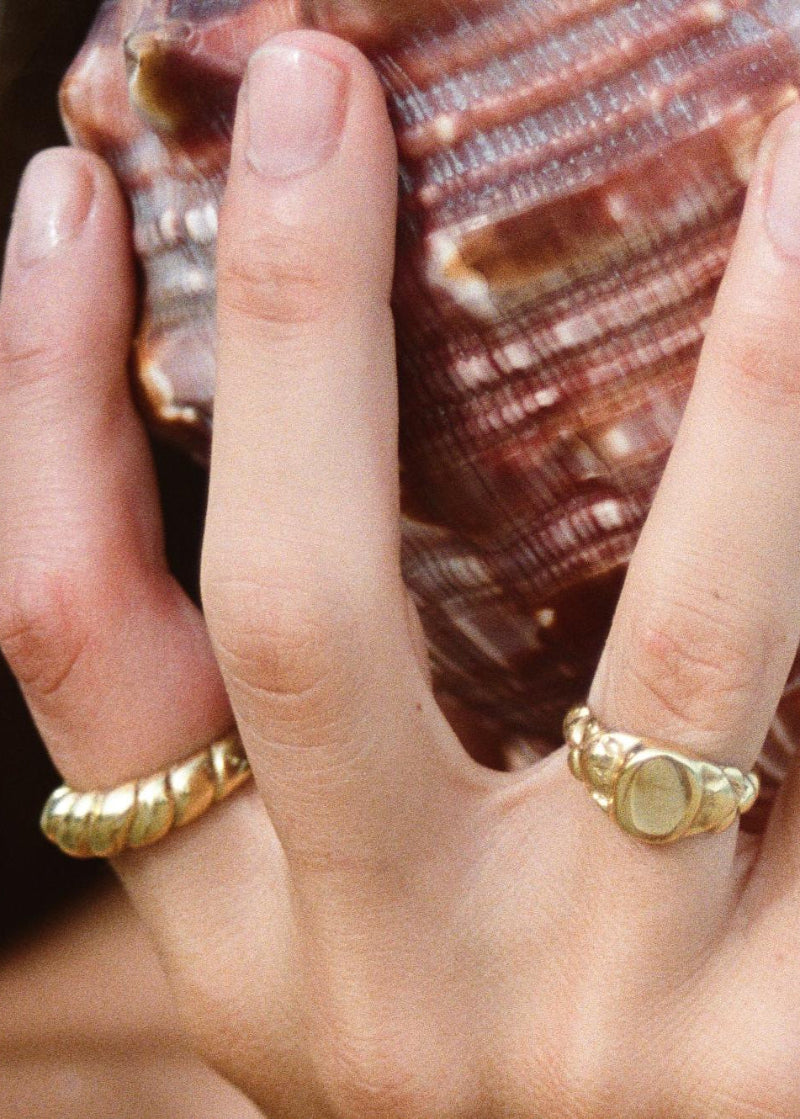 ANTIQUE SIGNET | GOLD image 2