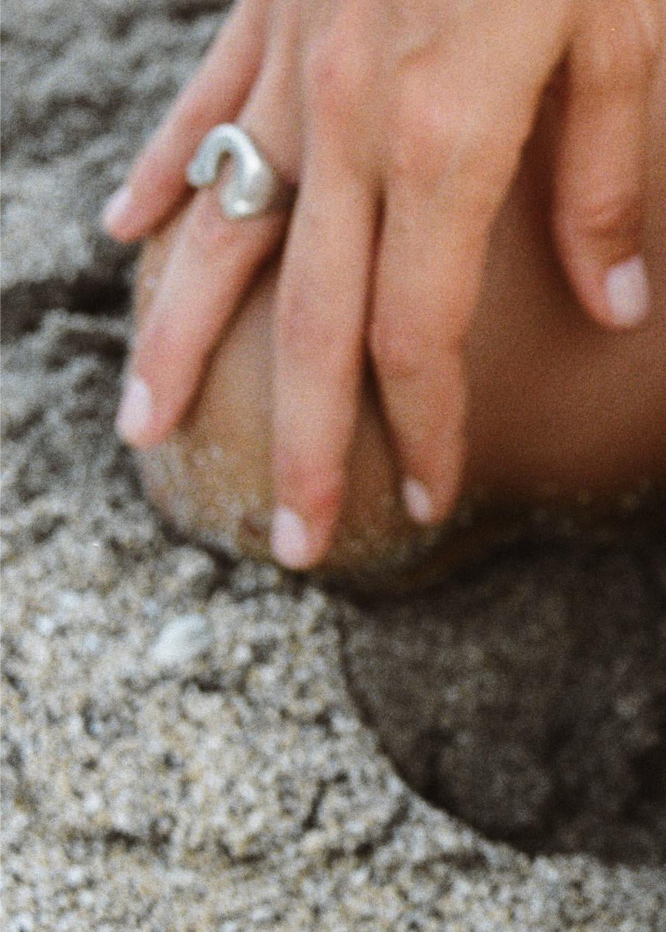 HORSESHOE SIGNET image 3