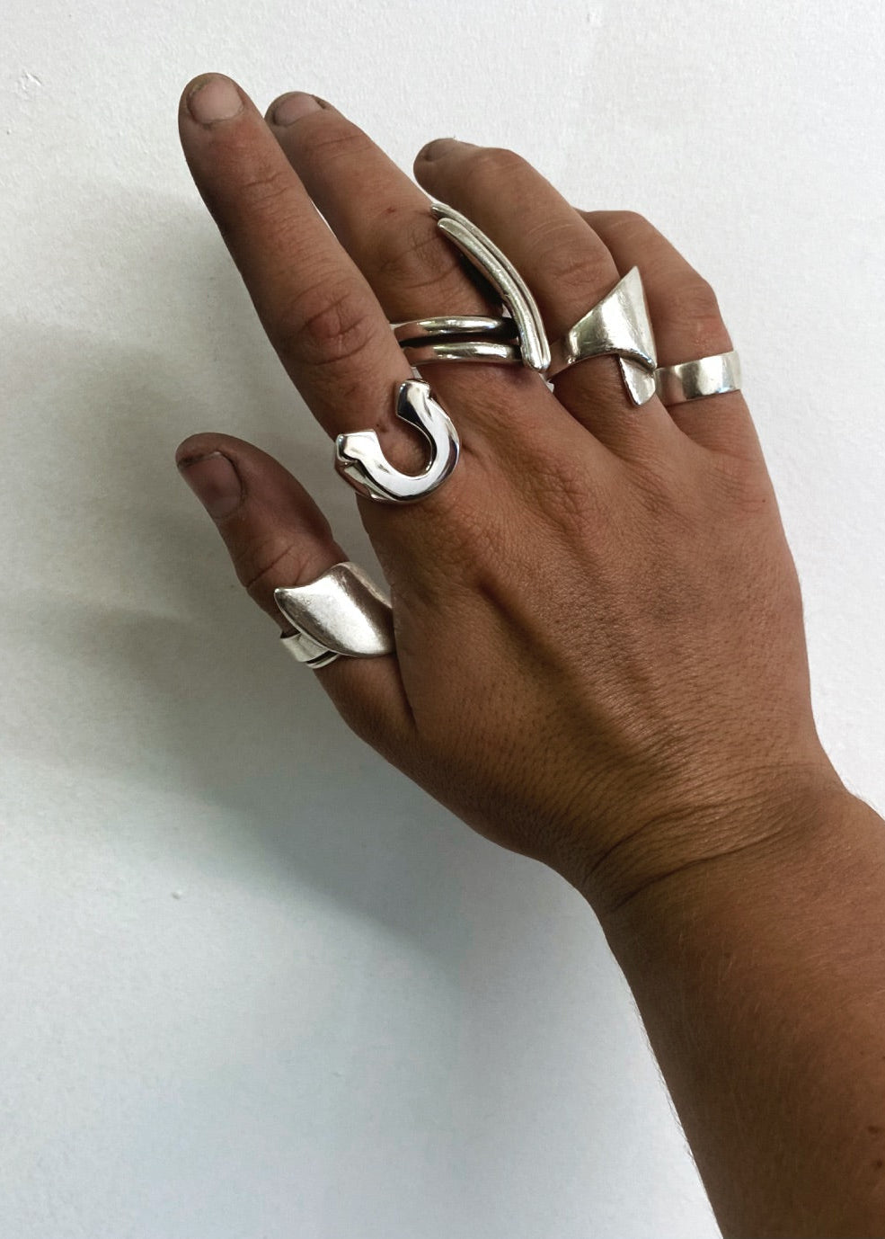 HORSESHOE SIGNET image 4